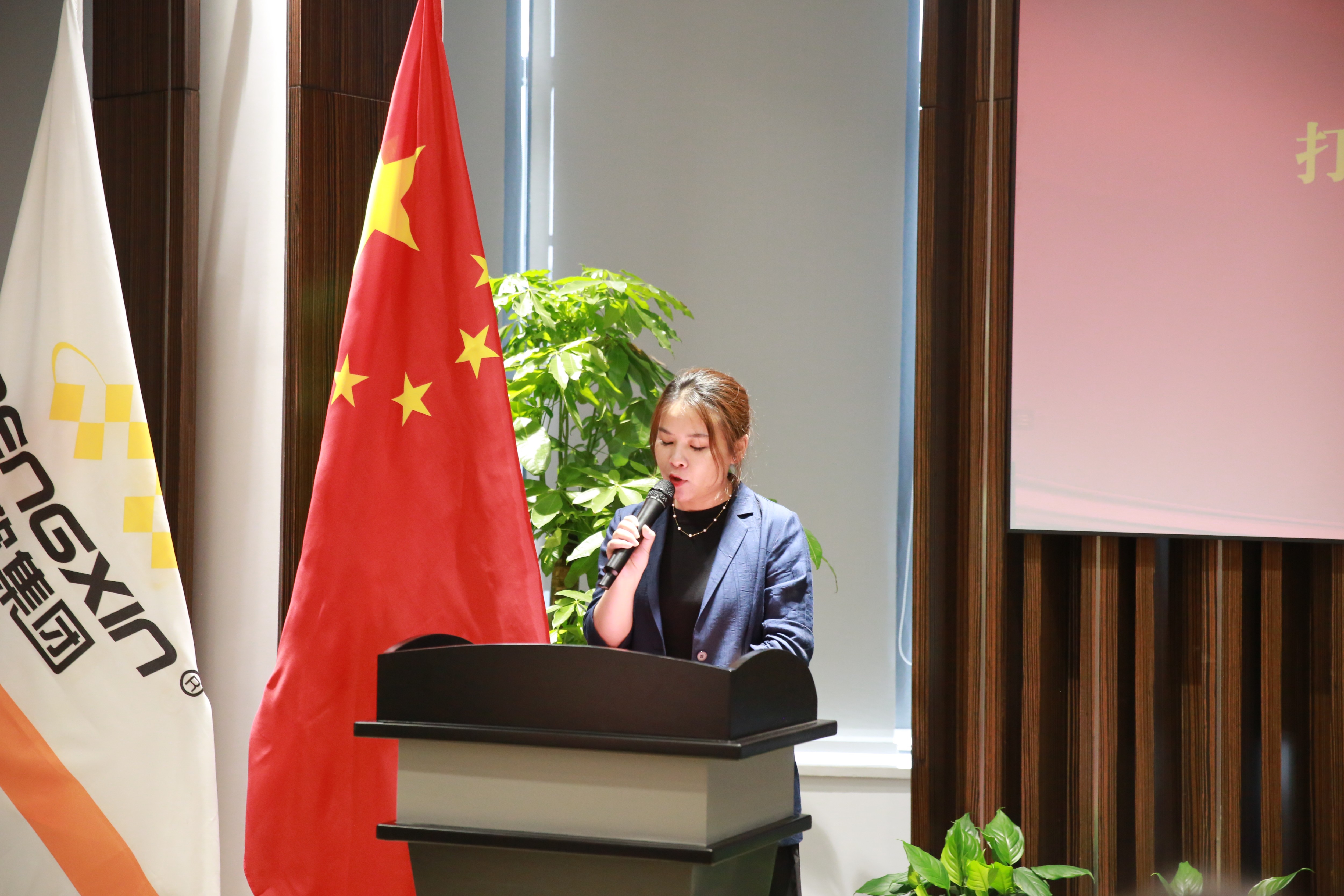 1688122346809258.jpg C52A2249.JPG